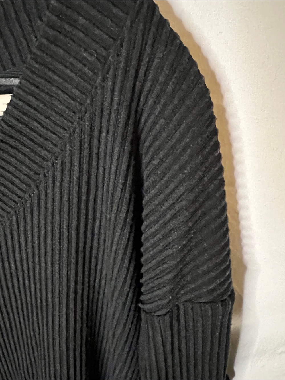 ALO Yoga Black Ribbed V-Neck Cropped Sweatshirt - Picture 8 of 11